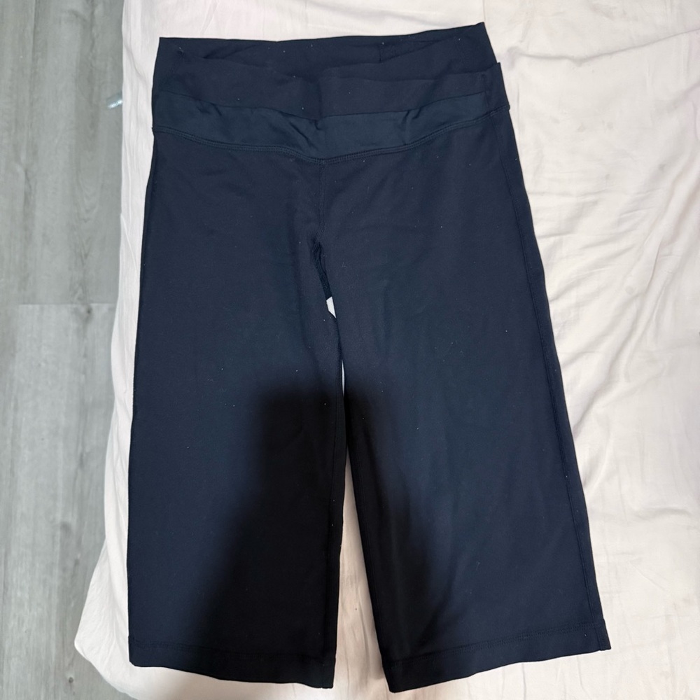 Black Lululemon Capris Leggings Pants Used Has Piling Size 8